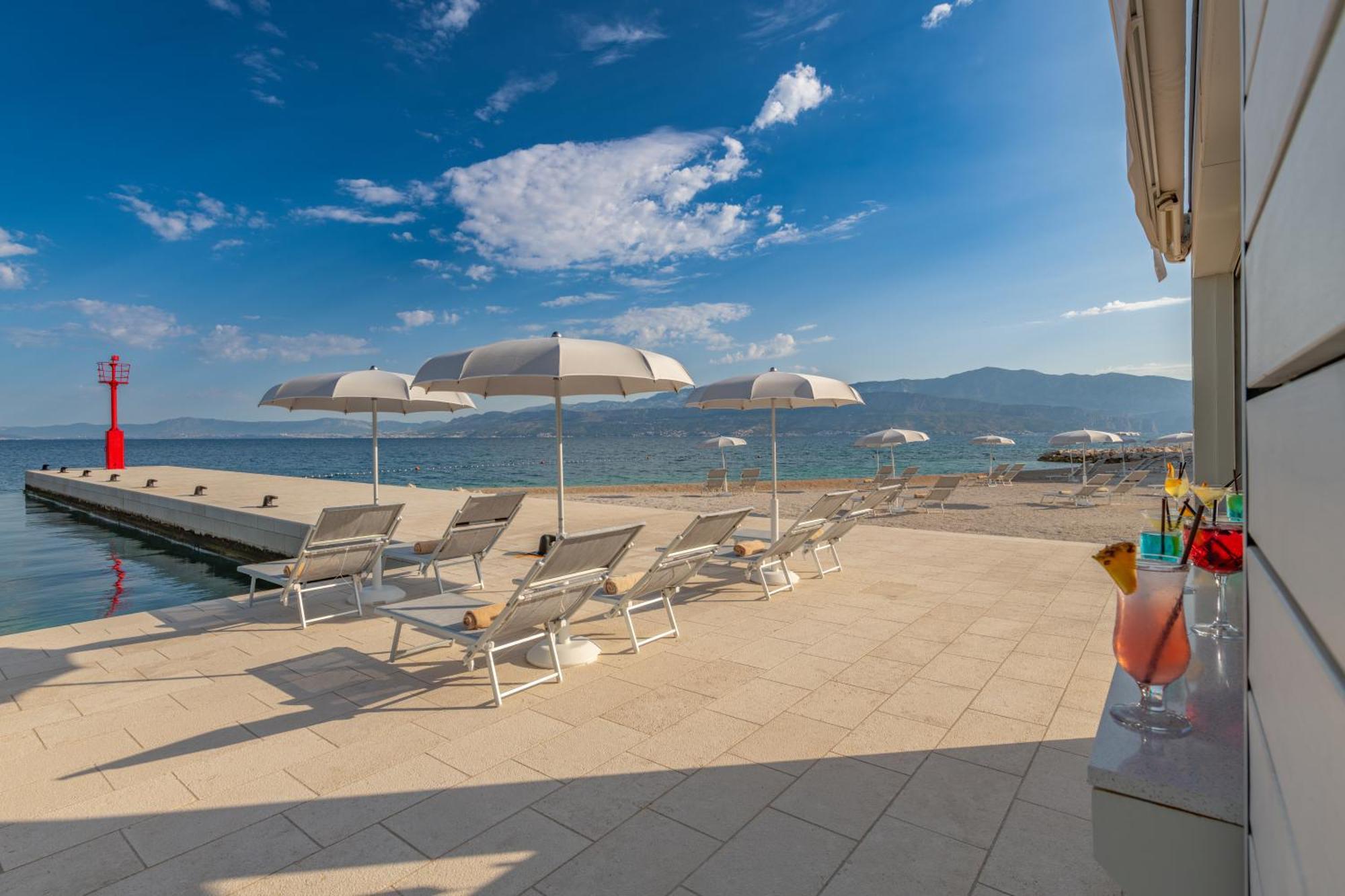 Grand Hotel View Postira Exterior photo